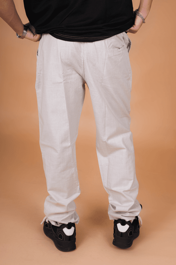 Men in style with Natural Linen Pants Trousers with sunglasses