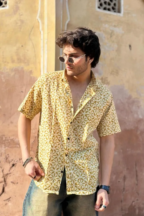 Men in Brown Geometry Printed Light Yellow Half Sleeve Shirt with goggles